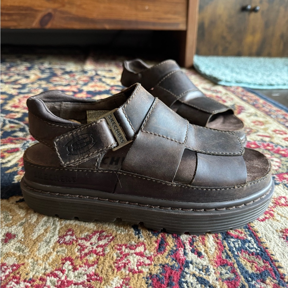 Sketchers brown platform y2k sandals. Men’s size 8, women’s size 9.5.